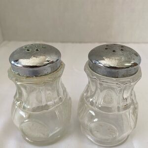 Glass Salt & Pepper Shakers (EO)